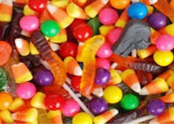 La Anmat prohibió el consumo de unas golosinas y una botella de agua