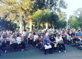El Intendente Alejandro Dichiara en el Pesebre Viviente en Parroquia Stella Maris