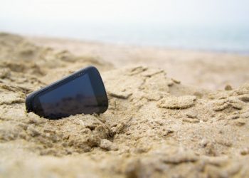 Consejos para proteger tu teléfono en la playa