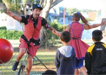 Circo y música en Aldea del Este.