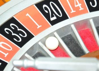 Con el lanzamiento de la primera bola, inaugura la temporada del Casino