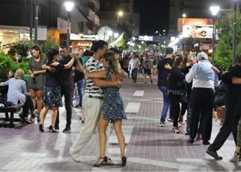Sábados de Milonga callejera en la Peatonal Dufaur.