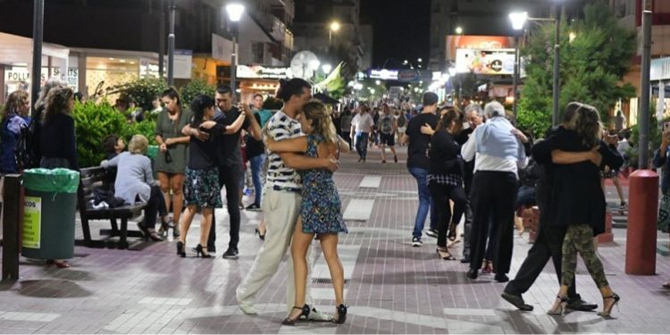 Sábados de Milonga callejera en la Peatonal Dufaur.