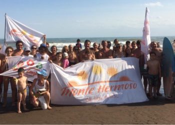 Artistas bahienses continúan con las intervenciones de concientización de la “Campaña Playas Limpias”