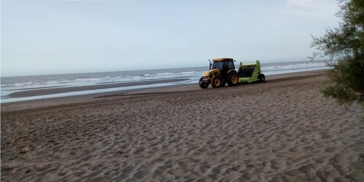 Servicios Públicos en plena tarea de limpieza y mantenimiento