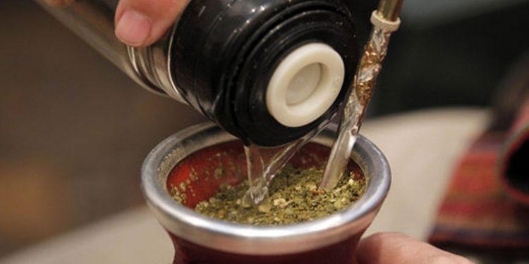 Prohíben una yerba por tener bacterias