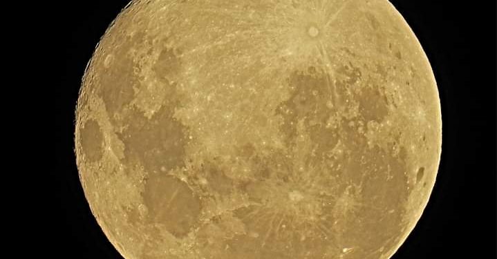 Así se vio la Superluna de Nieve desde la comarca serrana