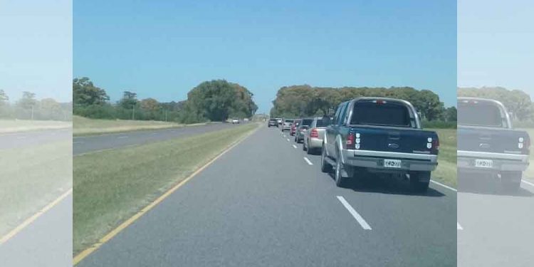 Colas de automóviles en la ruta ¿Cómo prevenir accidentes?