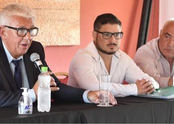 Se dispone el cierre de comercios en Monte Hermoso por 7 días y aconsejan «quedarse en casa»