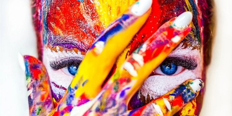 “Mujeres” muestra plástica en el Centro de Convenciones en el mes de la Mujer