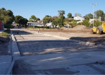 Avanzan los trabajos para la pavimentación de la calle Río Atuel, entre San Martín y Pandelés.