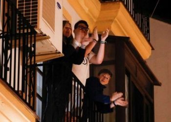 «Argentina aplaude»: convocan a un aplausazo en apoyo a los trabajadores de la salud