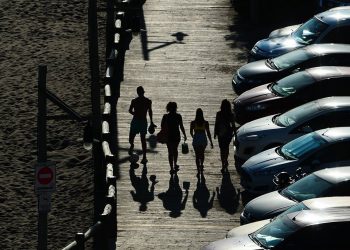 ¿Se viene el estacionamiento medido y pago?