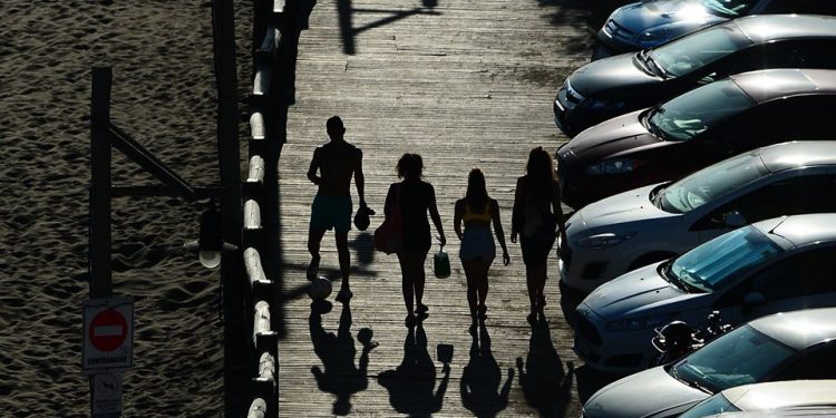 ¿Se viene el estacionamiento medido y pago?