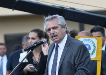 Alberto Fernández indignado por los turistas que llegan a Monte Hermoso