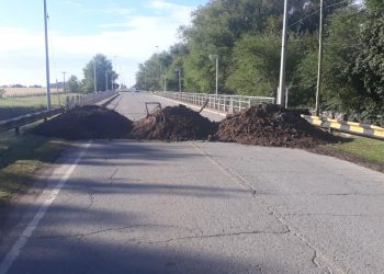 Cerraron con montículos de tierra los accesos a Coronel Pringles