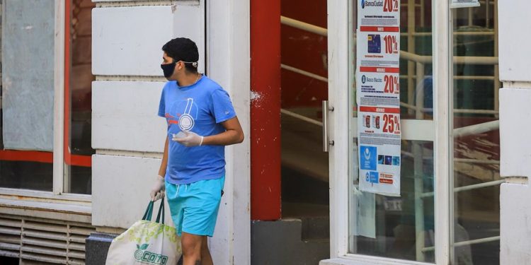 El Gobierno confirma el primer caso «autóctono» de coronavirus en Argentina