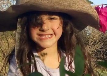 Uma, la nena de Sierra de la Ventana que hace alcohol en gel para regalar