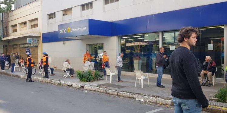 Los bancos de todo el país abiertos para el pago a jubilados y pensionados