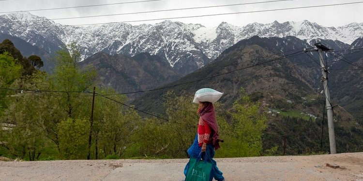 Debido a la disminución de la contaminación se vuelve a ver el Himalaya