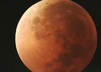 ¿Qué es la superluna rosa de abril?