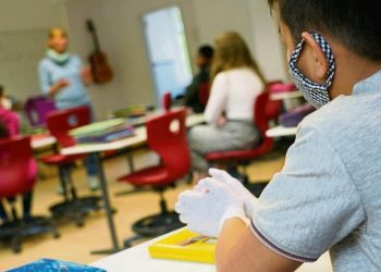 Regreso a las aulas y «sistema dual» de clases: Trotta adelantó licencias para padres