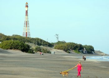 Monte Hermoso habilitó la hora de esparcimiento en la playa