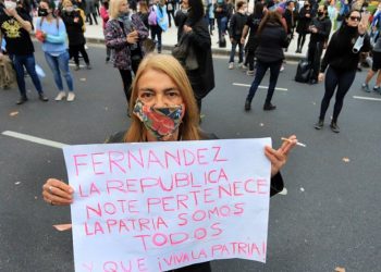 Marcharon en contra de la cuarentena.