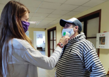 Controles de temperatura en el Centro Cívico y el Hospital Municipal.