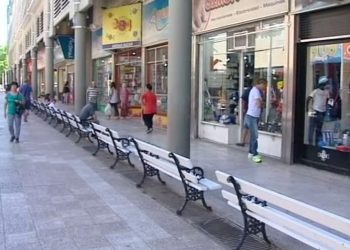 Bahía Blanca. Provincia habilitó la venta de indumentaria, calzado y servicios domésticos.