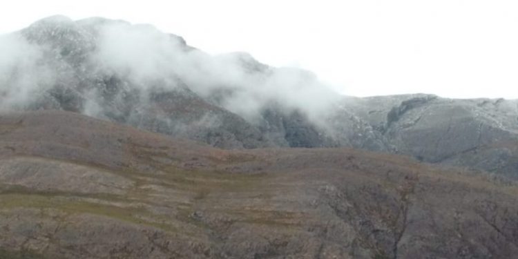 Intenso frío y nieve en los cerros de Ventania. Informe con videos