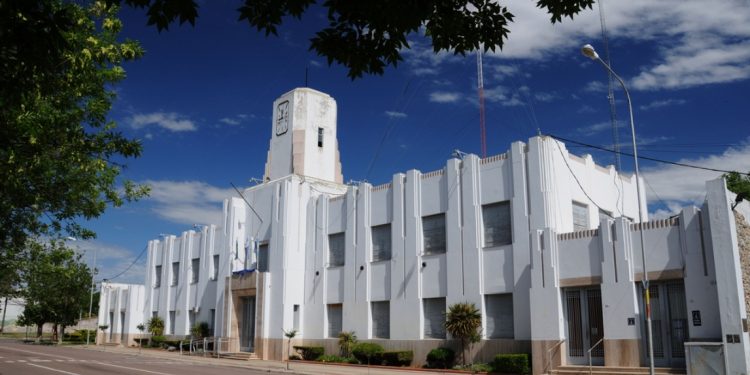 Habilitan reuniones sociales, bares y restaurantes en Puan