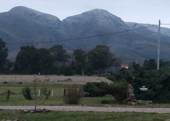 Leve nevada en los picos de Sierra de la Ventana