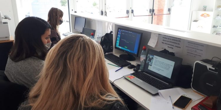 Personal del área de turismo continúa capacitándose de forma virtual.