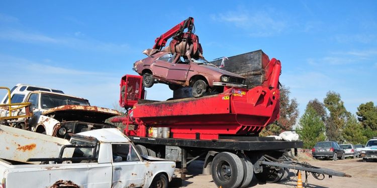 Se compactaron 22 vehículos abandonados