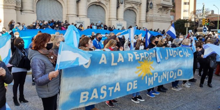 Otra masiva movilización de reclamo ciudadano en el país y en la región
