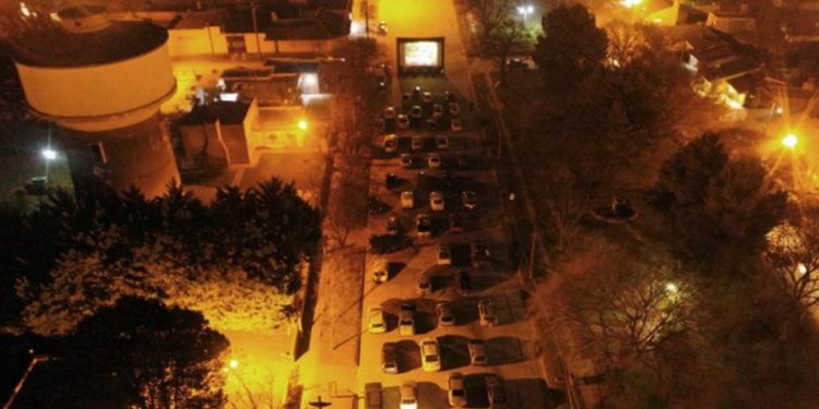 Pringles: Y una noche, el autocine regresó desde el pasado