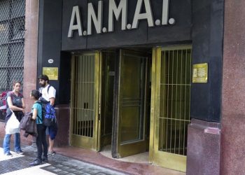 La ANMAT prohíbe uso y comercialización de falso medicamento contra el coronavirus