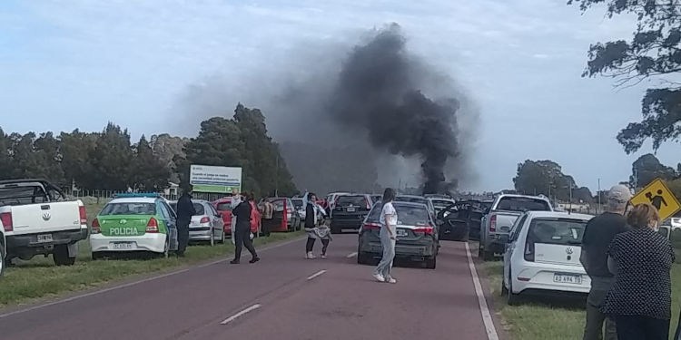 Caravana de no residentes incendios en monte hermoso