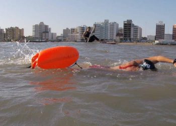 Daiana Farrer nado de Espigon a espigon monte hermoso