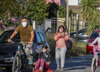 Bahía Blanca gente con barbijo actividad físcia
