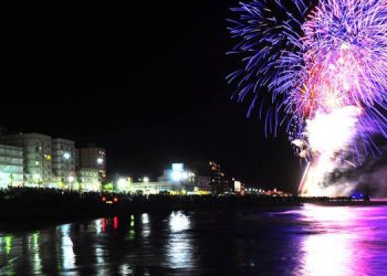 Fuegos artíficiales en Monte Hermoso suspendido