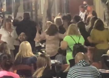 Trencito en la peatonal Monte Hermoso