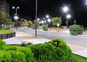 costanera de noche monte hermoso renovada