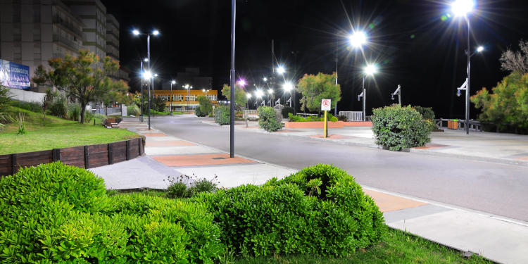 costanera de noche monte hermoso renovada