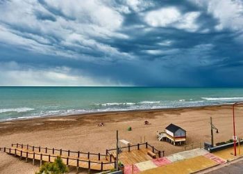 playa monte hermoso nublado