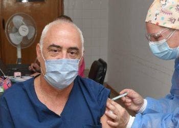 Jorge Busca recibió la vacuna en Monte Hermoso