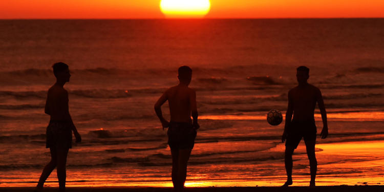 Monte Hermoso playa atardecer