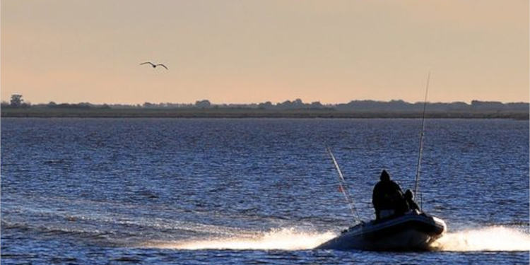 Pesca en la laguna sauce grande