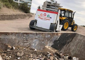 Playas limpias maquina para sacar piedras y escombros